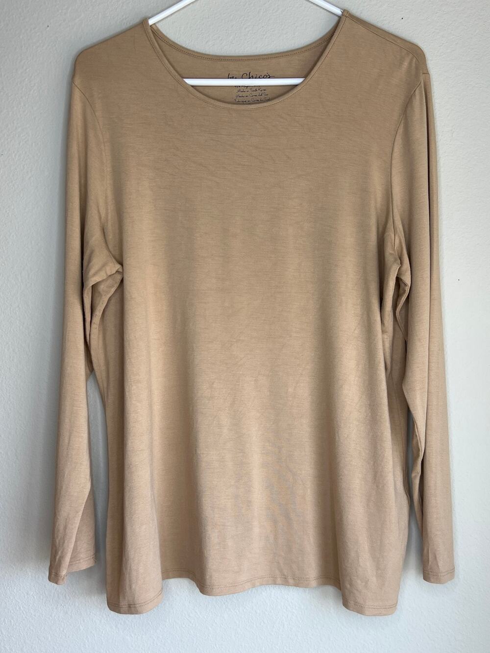 Chicos Size 2 Large Beige Tan Long Sleeve Crew Neck Rayon Spandex Knit T-Shirt